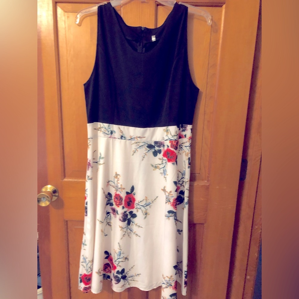 Pretty sleeveless dress for Spring and Summer